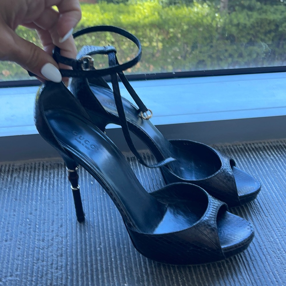 Gucci sandals with Gucci signature wood detail